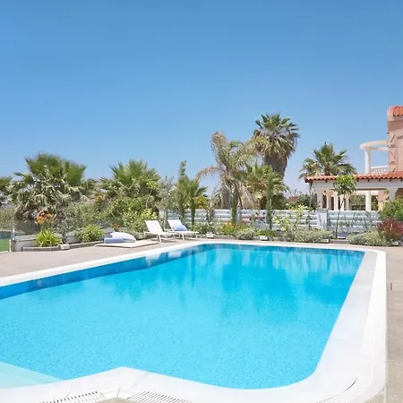 Royal 4 Bedroom Seafront Casa vacanze *