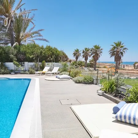 Royal 4 Bedroom Seafront Casa vacanze