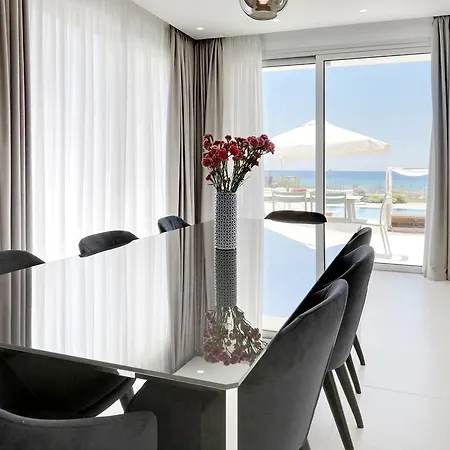 Casa vacanze Royal 4 Bedroom Seafront