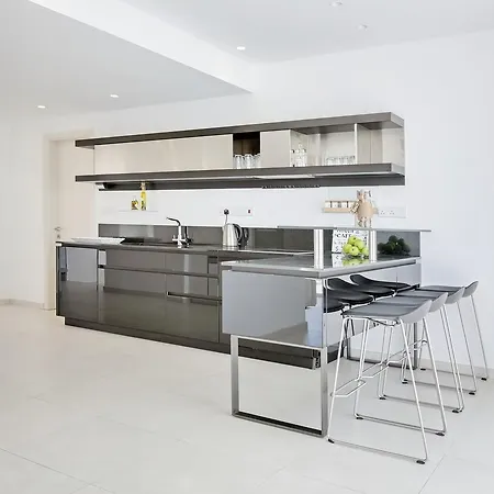بيت للعطل Royal 4 Bedroom Seafront *