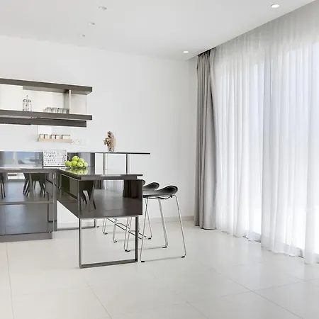 Royal 4 Bedroom Seafront Holiday home