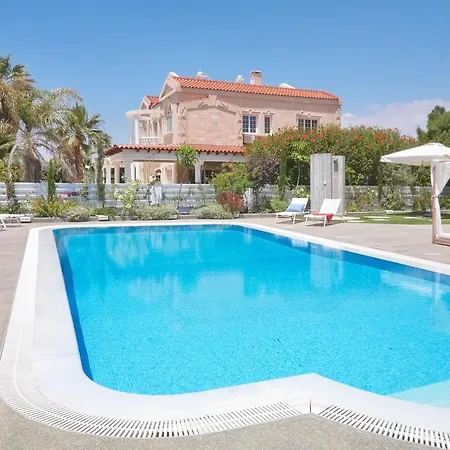 بيت للعطل Royal 4 Bedroom Seafront أيا نابا
